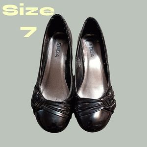 Black, size 7, high heels